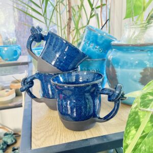 Gubancos fülű kerámia bögre